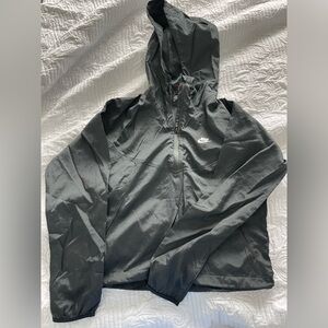 NIKE BLACK HOODED WINDBREAKER SIZE SMALL